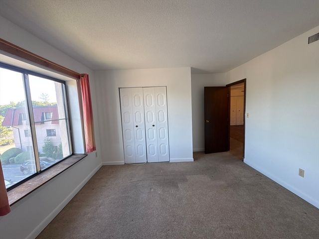 685 Oak St 5-12, Brockton, MA 02301