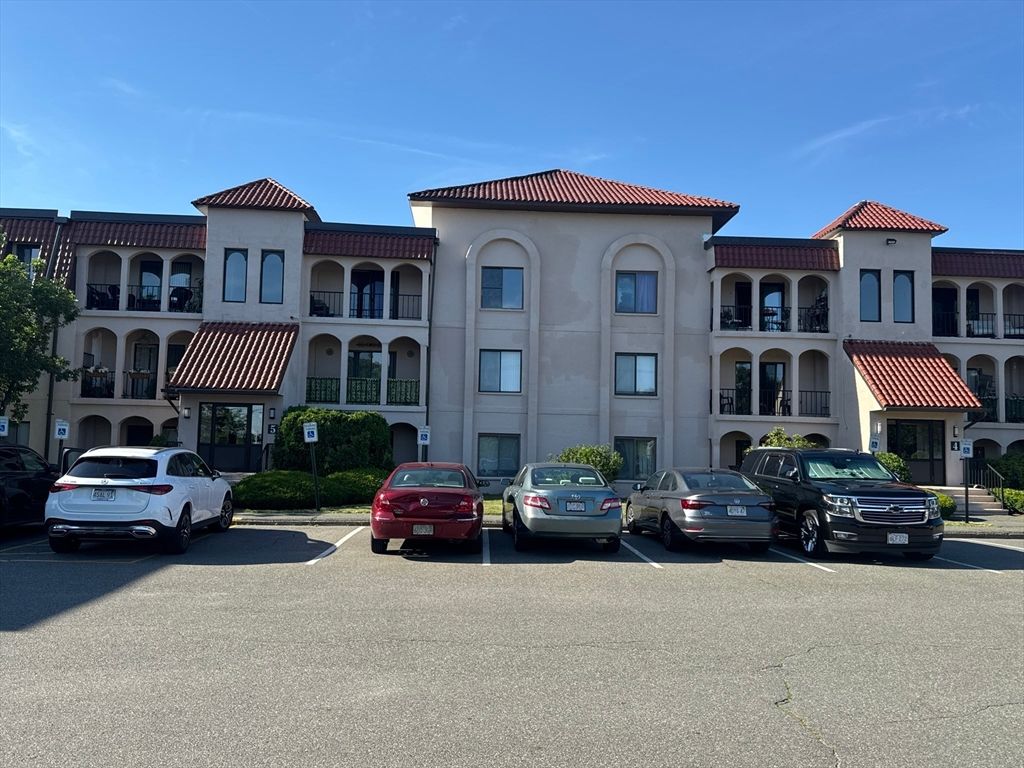 685 Oak St 5-12, Brockton, MA 02301