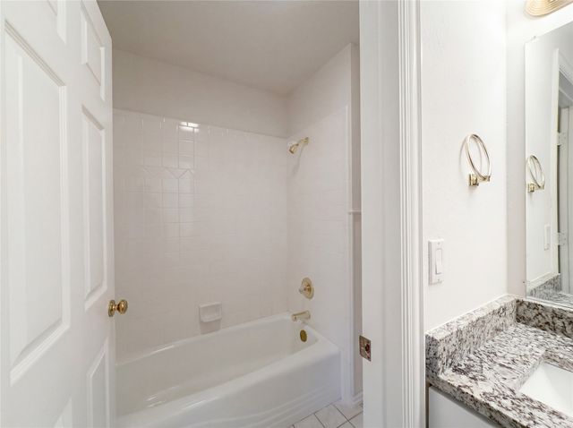 2101 Royal Dominion Court, Arlington, TX 76006