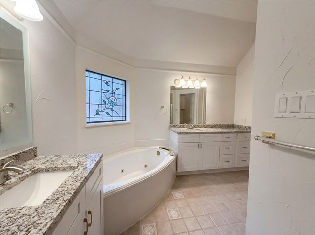 2101 Royal Dominion Court, Arlington, TX 76006