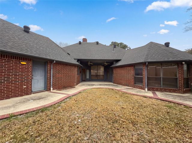 2101 Royal Dominion Court, Arlington, TX 76006
