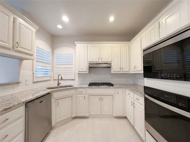 2101 Royal Dominion Court, Arlington, TX 76006