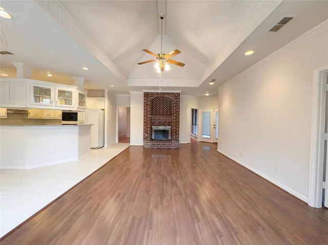 2101 Royal Dominion Court, Arlington, TX 76006