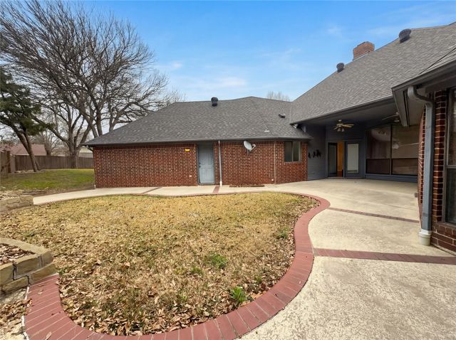 2101 Royal Dominion Court, Arlington, TX 76006