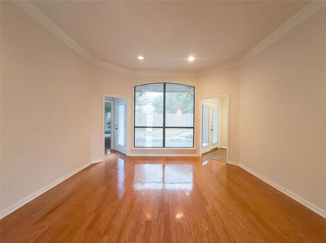 2101 Royal Dominion Court, Arlington, TX 76006