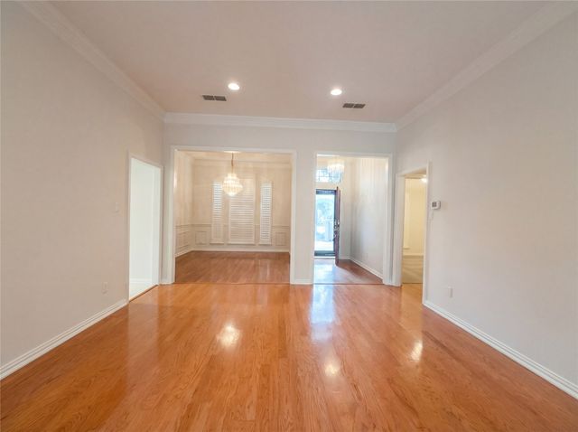 2101 Royal Dominion Court, Arlington, TX 76006