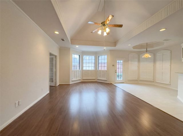 2101 Royal Dominion Court, Arlington, TX 76006