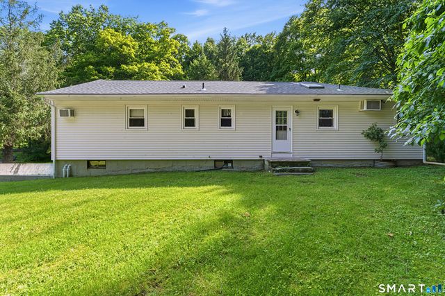 14 Saw Mill Road, Newtown, CT 06470