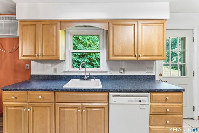 14 Saw Mill Road, Newtown, CT 06470