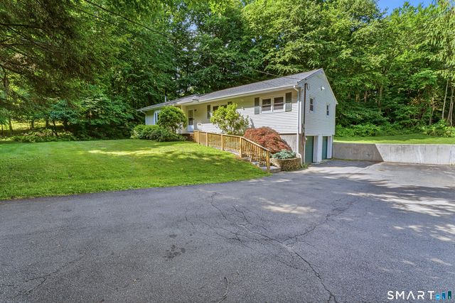 14 Saw Mill Road, Newtown, CT 06470