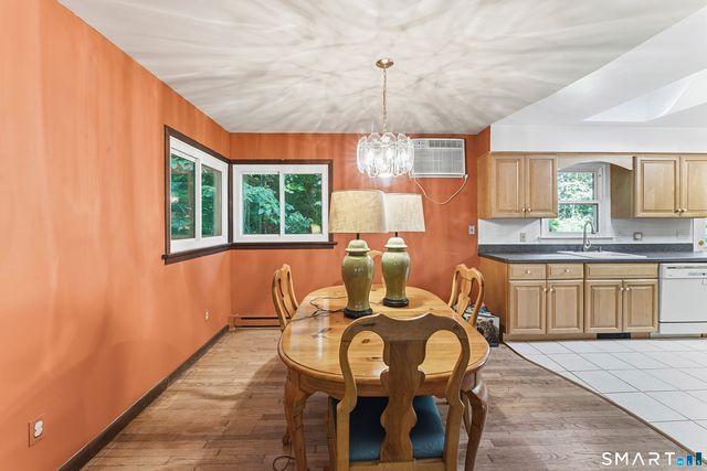 14 Saw Mill Road, Newtown, CT 06470