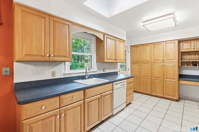 14 Saw Mill Road, Newtown, CT 06470