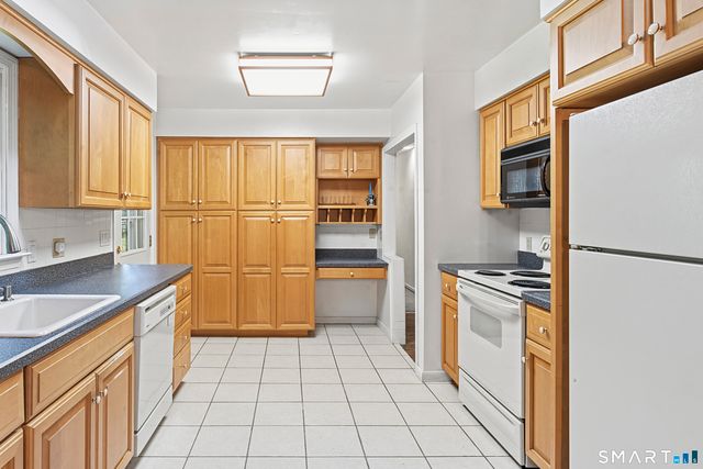 14 Saw Mill Road, Newtown, CT 06470