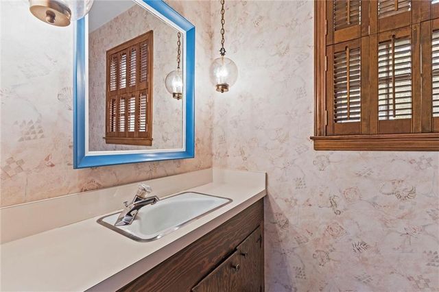 10918 Tracy Avenue, Kansas City, MO 64131