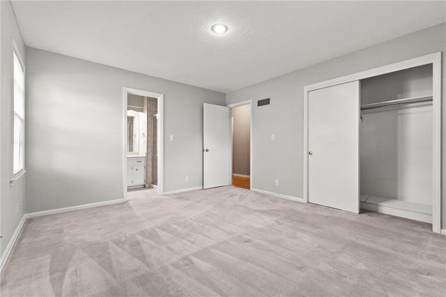 10918 Tracy Avenue, Kansas City, MO 64131