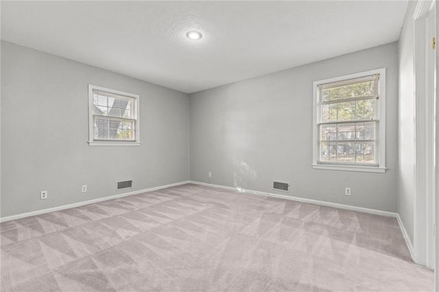 10918 Tracy Avenue, Kansas City, MO 64131