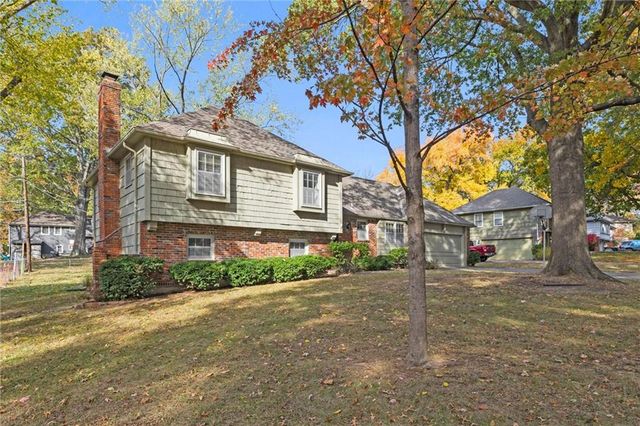 10918 Tracy Avenue, Kansas City, MO 64131