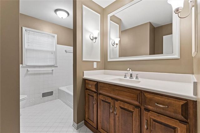 10918 Tracy Avenue, Kansas City, MO 64131