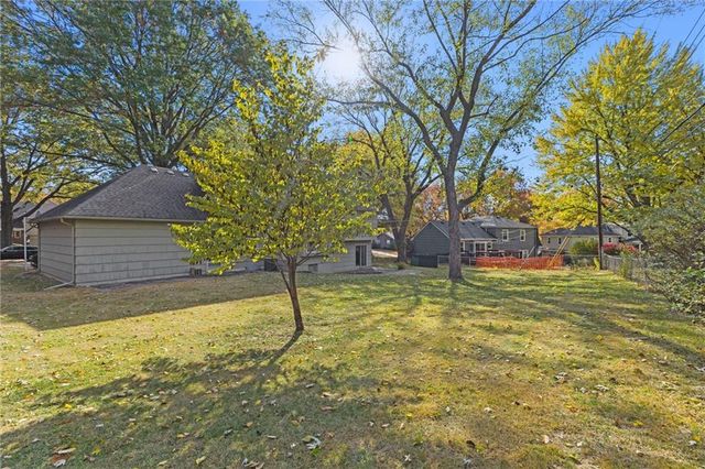 10918 Tracy Avenue, Kansas City, MO 64131