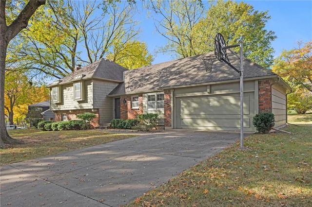 10918 Tracy Avenue, Kansas City, MO 64131