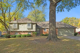 10918 Tracy Avenue, Kansas City, MO 64131