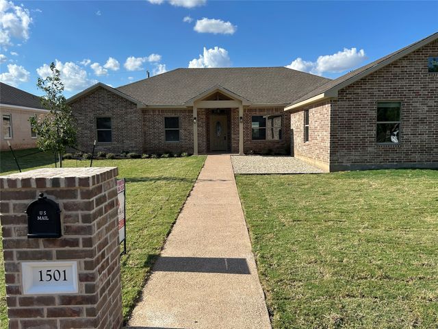 1501 W 6 th Street, Mcgregor, TX 76657