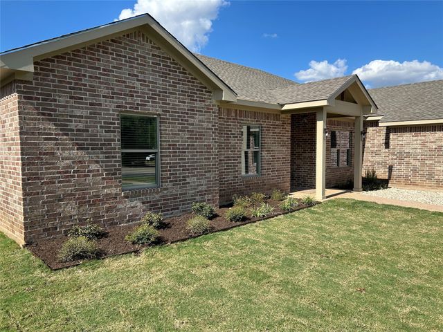 1501 W 6 th Street, Mcgregor, TX 76657
