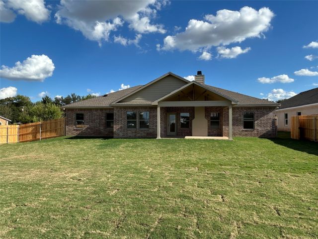 1501 W 6 th Street, Mcgregor, TX 76657