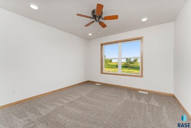 1912 E 71st St N Street N, Sioux Falls, SD 57104