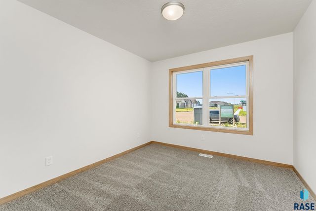 1912 E 71st St N Street N, Sioux Falls, SD 57104