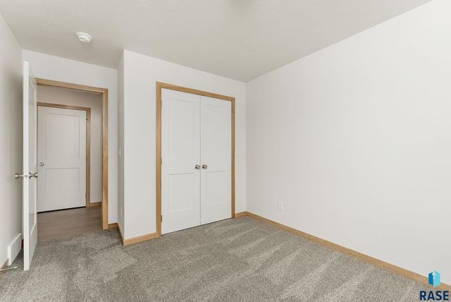 1912 E 71st St N Street N, Sioux Falls, SD 57104