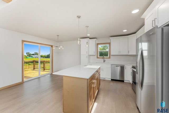 1912 E 71st St N Street N, Sioux Falls, SD 57104