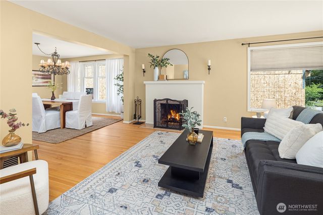 806 N 59th Street, Seattle, WA 98103