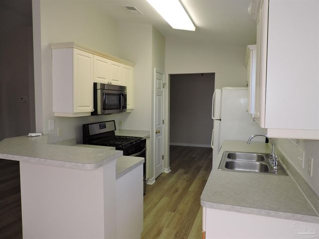 372 Mizzen Ln, Pensacola, FL 32507