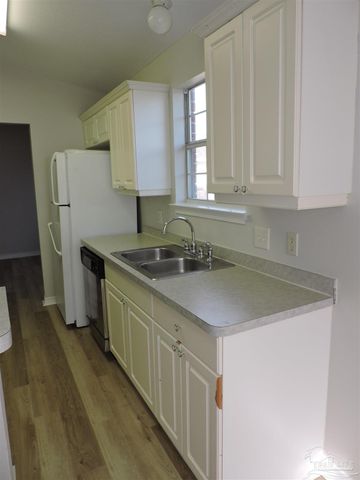 372 Mizzen Ln, Pensacola, FL 32507