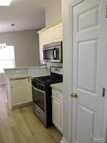 372 Mizzen Ln, Pensacola, FL 32507