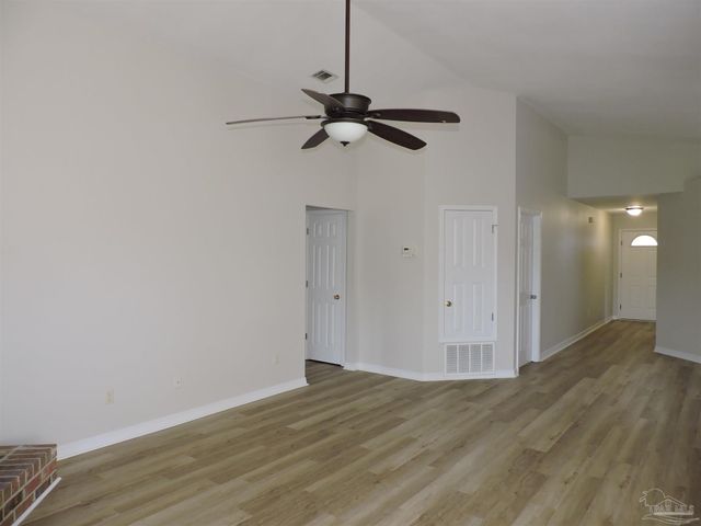 372 Mizzen Ln, Pensacola, FL 32507