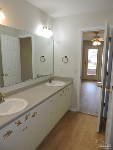 372 Mizzen Ln, Pensacola, FL 32507