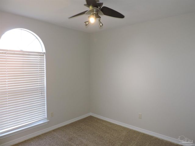 372 Mizzen Ln, Pensacola, FL 32507