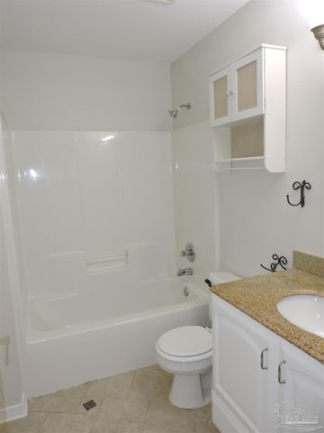 372 Mizzen Ln, Pensacola, FL 32507