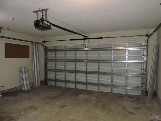 372 Mizzen Ln, Pensacola, FL 32507