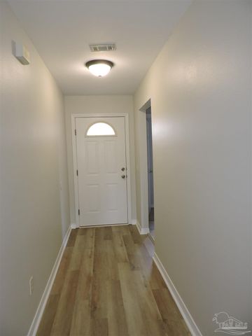 372 Mizzen Ln, Pensacola, FL 32507