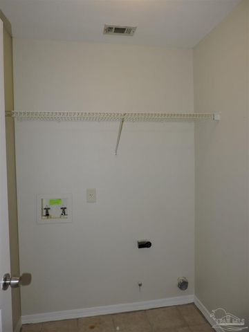 372 Mizzen Ln, Pensacola, FL 32507