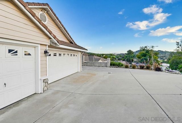 320 Jonah Rd, Escondido, CA 92027