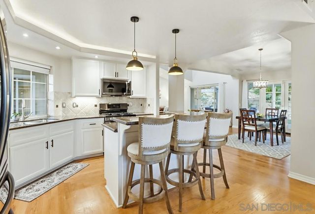 320 Jonah Rd, Escondido, CA 92027