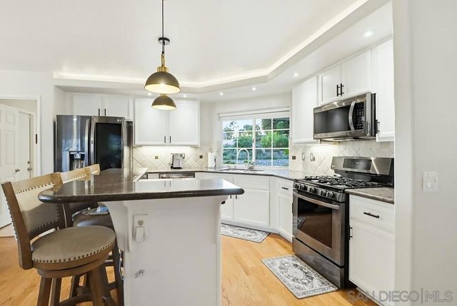 320 Jonah Rd, Escondido, CA 92027