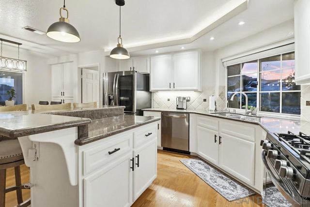 320 Jonah Rd, Escondido, CA 92027