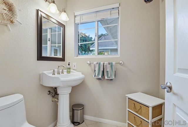 320 Jonah Rd, Escondido, CA 92027