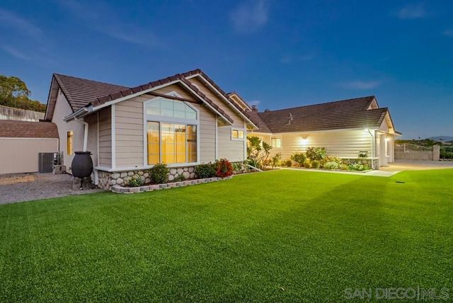 320 Jonah Rd, Escondido, CA 92027