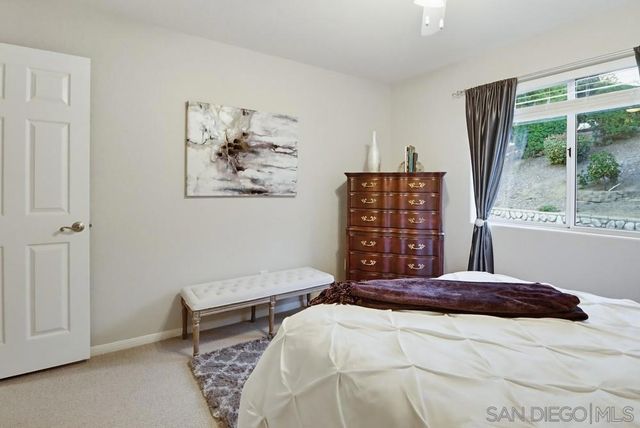 320 Jonah Rd, Escondido, CA 92027